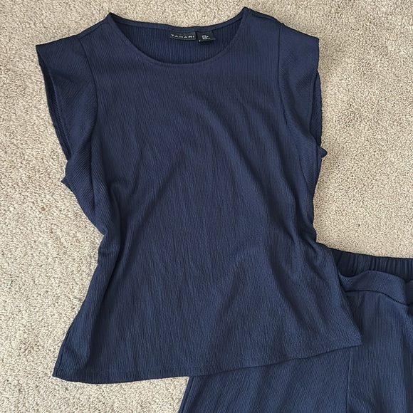 Tahari 2 Piece Set - Picture 4 of 5